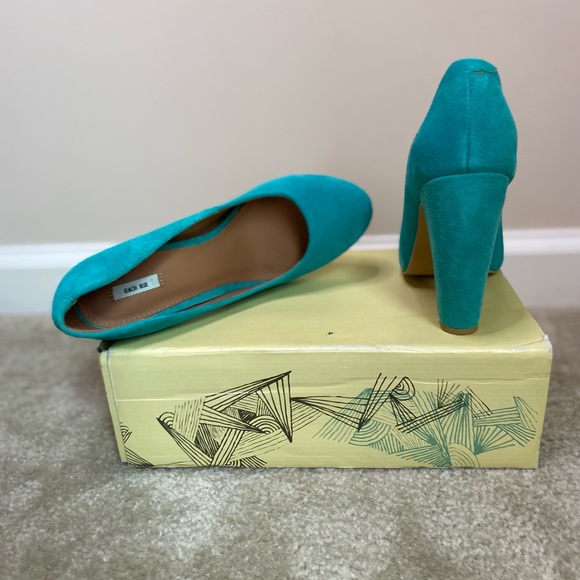 Minty Blue suede Kimchi Blue pumps - Picture 5 of 5